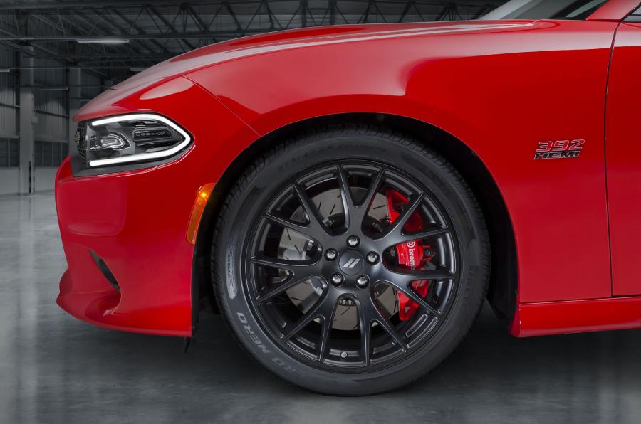 Детали экстерьера Dodge Charger Super Scat Pack (LD) 2017 года  (фото 2 из 2)